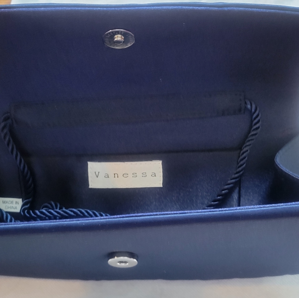 Handbag - Picture 2 of 3